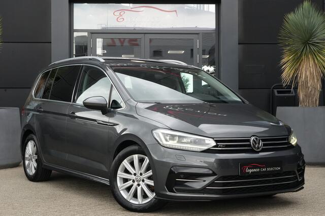 Volkswagen TOURAN 1.8 TSI Highline Business R 7p | 180pk | Pano | ACC | Camera | Volkswagen Touran 1.8 TSI Highline Business R 7P met 1.8 viercilinder benzinemotor en 7-traps DSG automaat, goed voor 179 PK. Zeer compleet uitgevoerd met panoramadak, achteruitrijcamera, ada