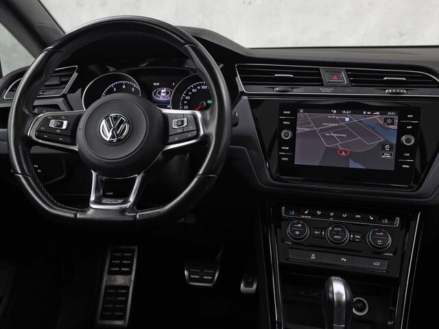 Volkswagen TOURAN 1.5 TSI R-Line Sport 7 Persoons 150Pk Automaat (2X R-LINE, PANORAMADAK, LEDER, APPLE CARPLAY, KEYLESS, SPORTSTOELEN, STOELVERWARMING, GETINT GLAS, NIEUWSTAAT)