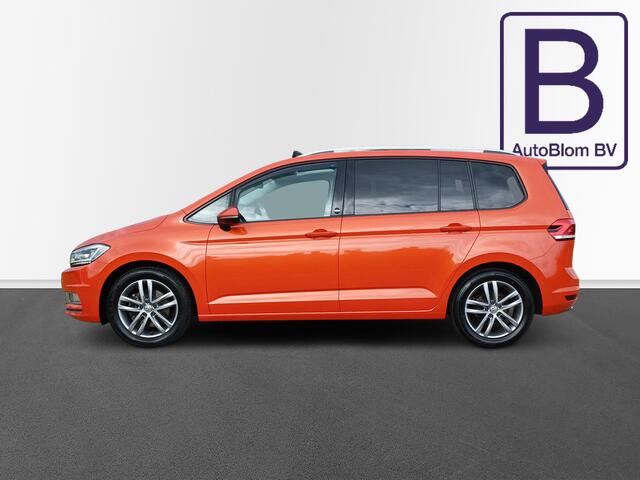 Volkswagen TOURAN 1.4 TSI Highline SOUND /schitterende kleur!/Pano/Camera/Cruise/Navi/17"/