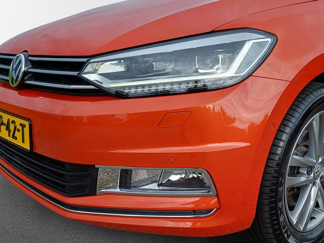 Volkswagen TOURAN 1.4 TSI Highline SOUND /schitterende kleur!/Pano/Camera/Cruise/Navi/17"/