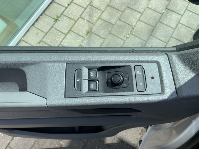 Volkswagen TRANSPORTER Caravelle 2.0 TDI 150 pk DSG L2H1 Comfortline DC | dubbele cabine | Automaat | Camera | Prijs excl BTW/BPM grijs kenteken