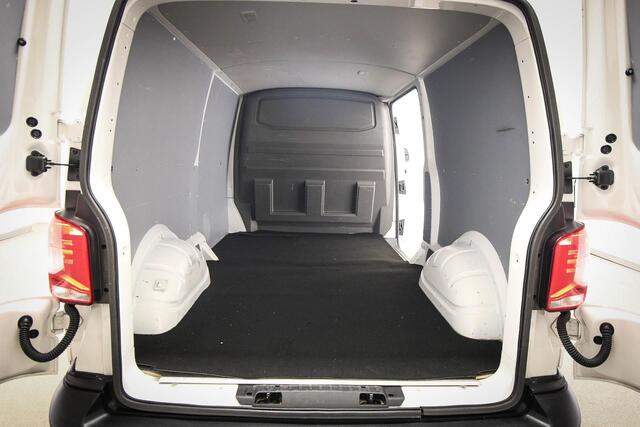 Volkswagen TRANSPORTER 2.0 TDI L2H1 28 Comfortline EURO 6 | NAVI PACK | AIRCO | CRUISE | DAB | APPLE | PDC | TREKHAAK