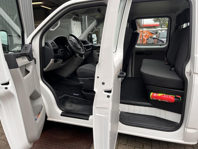 Volkswagen TRANSPORTER 2.0 TDI L2H1 DC 102pk Pick-up Trekhaak Airco Camera Cruise controle Navigatie Dubbele cabine Euro 6 Dealer onderhouden 1e Eigenaar Open laadbak Pick-up p-up Bakwagen