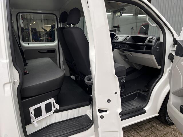 Volkswagen TRANSPORTER 2.0 TDI L2H1 DC 102pk Pick-up Trekhaak Airco Camera Cruise controle Navigatie Dubbele cabine Euro 6 Dealer onderhouden 1e Eigenaar Open laadbak Pick-up p-up Bakwagen