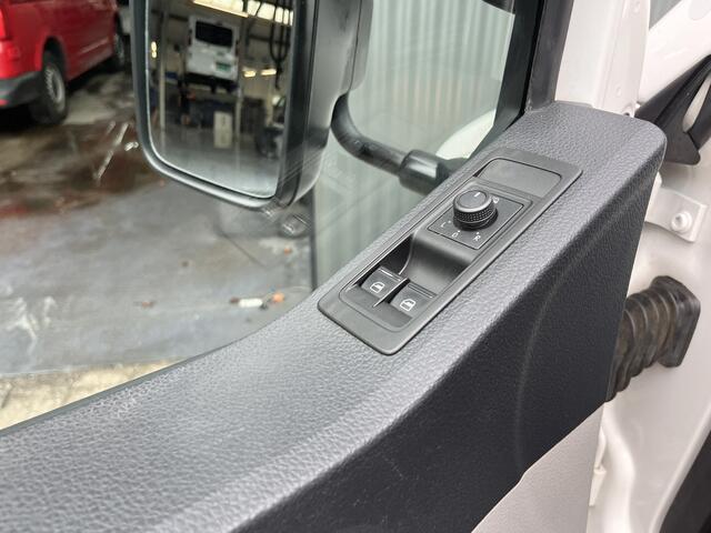 Volkswagen TRANSPORTER 2.0 TDI L2H1 DC 102pk Pick-up Trekhaak Airco Camera Cruise controle Navigatie Dubbele cabine Euro 6 Dealer onderhouden 1e Eigenaar Open laadbak Pick-up p-up Bakwagen
