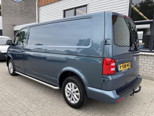 Volkswagen TRANSPORTER 2.0 TDI 150pk DSG automaat L2H1 Highline / vaste prijs rijklaar ¤ 22.950 ex btw / lease vanaf ¤ 410 / airco / cruise / navi / camera / trekhaak 2500 kg / pdc voor en achter !