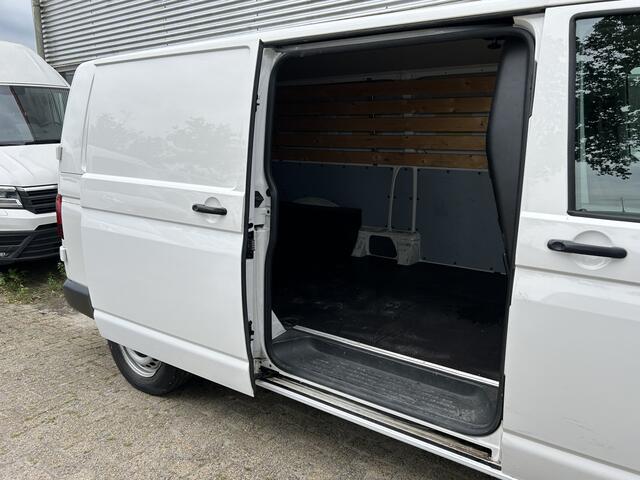 Volkswagen TRANSPORTER 2.0 TDI L2H1 28 | Trekhaak | Cruise Control | Apple Carplay | Airco |