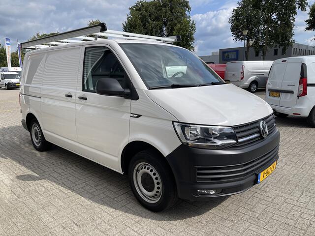 Volkswagen TRANSPORTER 2.0 TDI 102pk L1H1 Trendline / vaste prijs rijklaar ¤ 17.950 ex btw / lease vanaf ¤ 329 / airco / cruise / bijrijdersbank / imperial / ingerichte laadruimte met sloten !