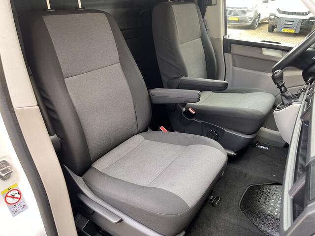 Volkswagen TRANSPORTER 2.0 TDI L2H1 Airco Cruise controle Kastinrichting Laderkast Parkeersensoren achter Telefoonvoorbereiding 2-Persoons Usb aansluiting 1e eigenaar Euro 6 Bestel