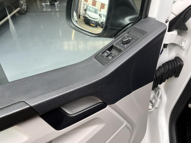 Volkswagen TRANSPORTER 2.0 TDI L2H1 Airco Cruise controle Kastinrichting Laderkast Parkeersensoren achter Telefoonvoorbereiding 2-Persoons Usb aansluiting 1e eigenaar Euro 6 Bestel