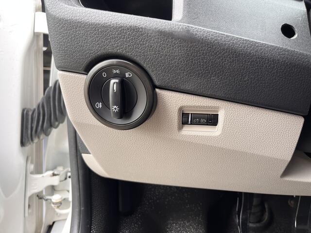Volkswagen TRANSPORTER 2.0 TDI L2H1 Airco Cruise controle Kastinrichting Laderkast Parkeersensoren achter Telefoonvoorbereiding 2-Persoons Usb aansluiting 1e eigenaar Euro 6 Bestel