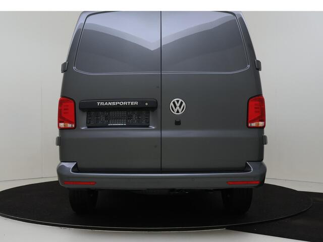 Volkswagen TRANSPORTER Bedrijfswagens Highline 2.0 TDI L2H1 28 110 kW / 150PK | Multifunctioneel stuurwiel | Armleuningen voor beide voorstoelen | Navigatiesysteem Discover Media (10") inclusief streaming & internet pakket | Parkeerhulp vóór en achter |