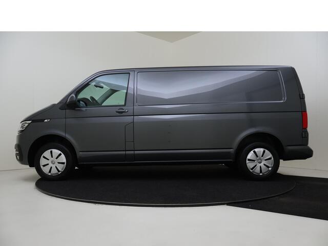 Volkswagen TRANSPORTER Bedrijfswagens Highline 2.0 TDI L2H1 28 110 kW / 150PK | Multifunctioneel stuurwiel | Armleuningen voor beide voorstoelen | Navigatiesysteem Discover Media (10") inclusief streaming & internet pakket | Parkeerhulp vóór en achter |