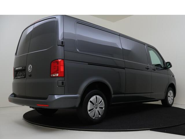 Volkswagen TRANSPORTER Bedrijfswagens Highline 2.0 TDI L2H1 28 110 kW / 150PK | Multifunctioneel stuurwiel | Armleuningen voor beide voorstoelen | Navigatiesysteem Discover Media (10") inclusief streaming & internet pakket | Parkeerhulp vóór en achter |