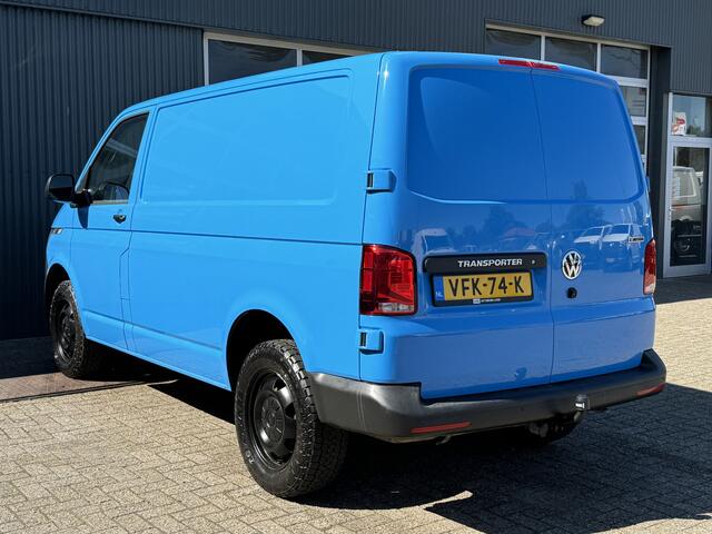 Volkswagen TRANSPORTER 2.0 TDI L1H1 4Motion Bulli DSG 150pk Verhoogd All Terrain Banden Airco Cruise control Trekhaak 2500 kg trekgewicht Apple carplay Camera Stoelverwarming 3-Persoons Off road Euro 6
