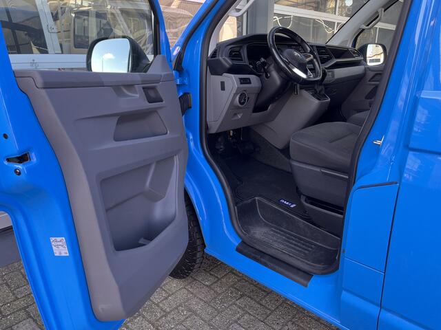 Volkswagen TRANSPORTER 2.0 TDI L1H1 4Motion Bulli DSG 150pk Verhoogd All Terrain Banden Airco Cruise control Trekhaak 2500 kg trekgewicht Apple carplay Camera Stoelverwarming 3-Persoons Off road Euro 6