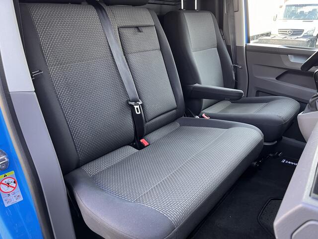 Volkswagen TRANSPORTER 2.0 TDI L1H1 4Motion Bulli DSG 150pk Verhoogd All Terrain Banden Airco Cruise control Trekhaak 2500 kg trekgewicht Apple carplay Camera Stoelverwarming 3-Persoons Off road Euro 6