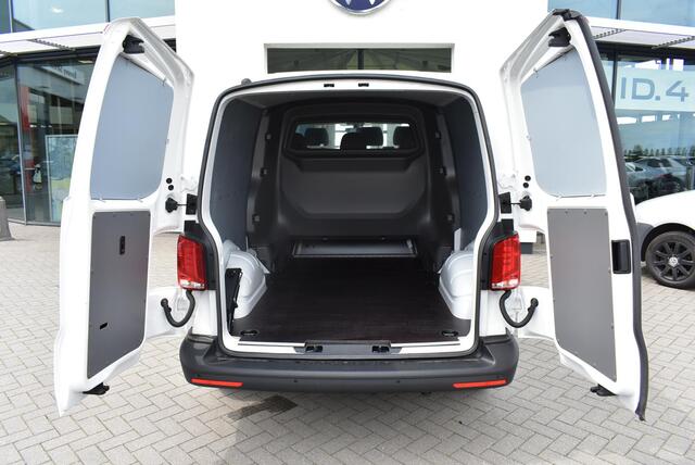 Volkswagen TRANSPORTER 2.0 TDI L2H1 28 Comfortline Highline, Dubbele Cabine DC, met armleuningen en verstelbare stoelen, privacy glas, glaslook panelen, PDC, cruise control, achteruitrij camera, achterdeuren met ruit, bijrijdersbank, composition colour met apple carplay (naviga