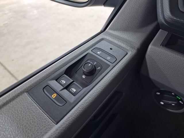 Volkswagen TRANSPORTER 2.0 TDI L2H1 30 DC DSG | Navi | Apple carplay | LED | PDC achter