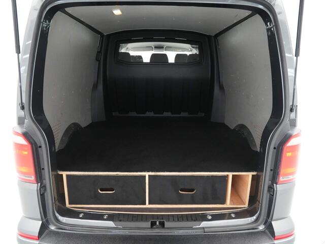 Volkswagen TRANSPORTER 2.0 TDI 102pk L2H1 DC Navigatie Airco Cruise Bluetooth