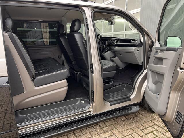 Volkswagen TRANSPORTER 2.0 TDI L2H1 DC 4Motion Highline 2x elektrische schuifdeuren en achterklep 4x4 Leder Two-tone kleur Airco Cruise controle Trekhaak 2500kg Dealer onderhouden Vol!!