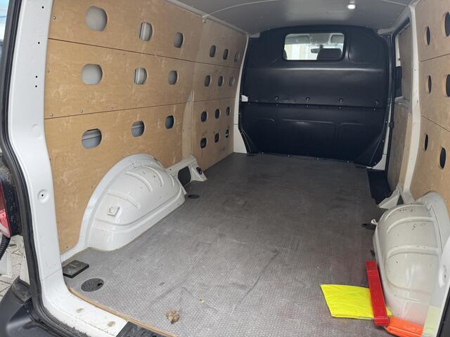 Volkswagen TRANSPORTER 2.0 TDI L2H1 28 bestelwagen 150 pk | Airco | betimmering | bijrijdersbank