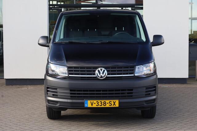 Volkswagen TRANSPORTER 2.0 TDI L1H1 Economy 84PK / 62kW, Trekhaak, dichte achterdeuren, 3-zits, bluetooth, radio, airco, vloer + scheidingswand + zijwand bekleding