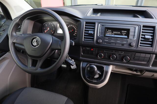 Volkswagen TRANSPORTER 2.0 TDI L1H1 Economy 84PK / 62kW, Trekhaak, dichte achterdeuren, 3-zits, bluetooth, radio, airco, vloer + scheidingswand + zijwand bekleding