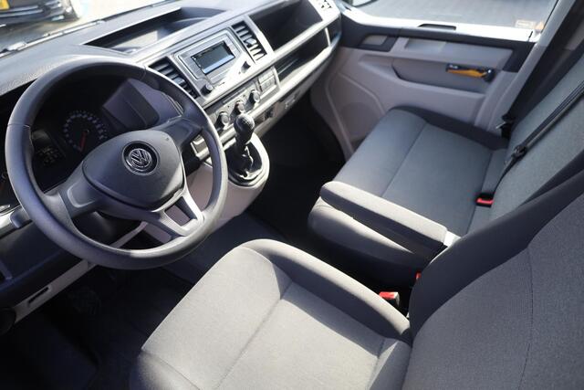 Volkswagen TRANSPORTER 2.0 TDI L1H1 Economy 84PK / 62kW, Trekhaak, dichte achterdeuren, 3-zits, bluetooth, radio, airco, vloer + scheidingswand + zijwand bekleding