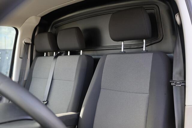 Volkswagen TRANSPORTER 2.0 TDI L1H1 Economy 84PK / 62kW, Trekhaak, dichte achterdeuren, 3-zits, bluetooth, radio, airco, vloer + scheidingswand + zijwand bekleding