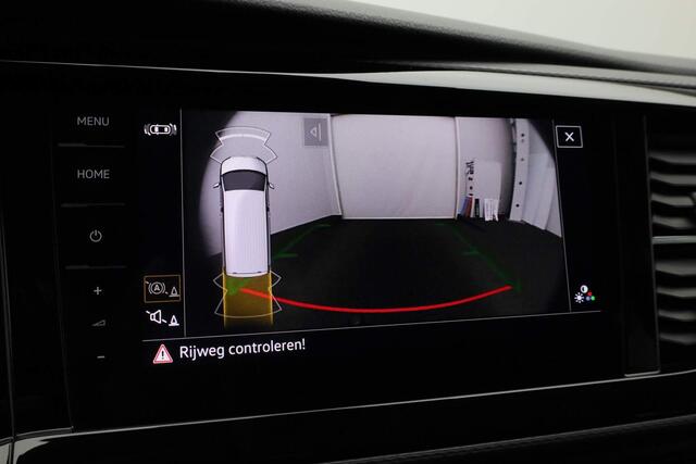 Volkswagen TRANSPORTER 2.0 TDI 150PK DSG L2H1 30 DC Bulli | Trekhaak | Schuifdeur links/rechts | Camera | Stoelverwarming | Navi | Digital Cockpit Pro | Apple Carplay / Android Auto