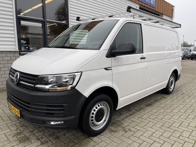 Volkswagen TRANSPORTER 2.0 TDI 102pk L1H1 Comfortline / vaste prijs rijklaar ¤ 17.950 ex btw / lease vanaf ¤ 329 / airco / cruise / trekhaak / imperial / Bott ingerichte laadruimte / euro 6 diesel !