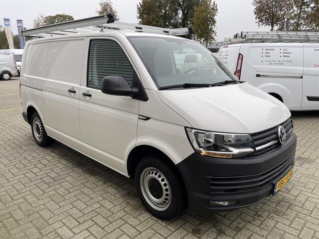 Volkswagen TRANSPORTER 2.0 TDI 102pk L1H1 Comfortline / vaste prijs rijklaar ¤ 17.950 ex btw / lease vanaf ¤ 329 / airco / cruise / trekhaak / imperial / Bott ingerichte laadruimte / euro 6 diesel !