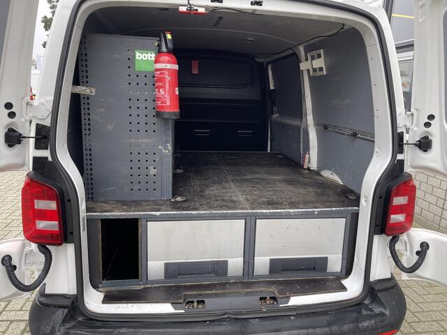 Volkswagen TRANSPORTER 2.0 TDI 102pk L1H1 Comfortline / vaste prijs rijklaar ¤ 17.950 ex btw / lease vanaf ¤ 329 / airco / cruise / trekhaak / imperial / Bott ingerichte laadruimte / euro 6 diesel !