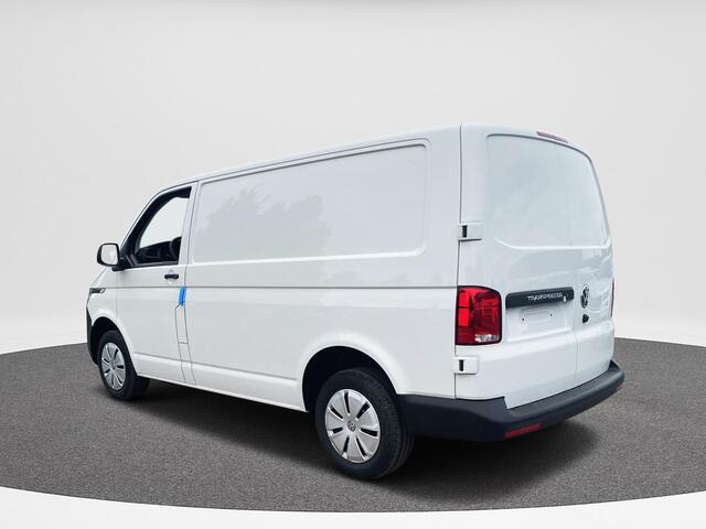Volkswagen TRANSPORTER 2.0 TDI 110 pk L1H1 28 | Bijrijdersbank | Achterdeuren | A-Camera | Navi via App |