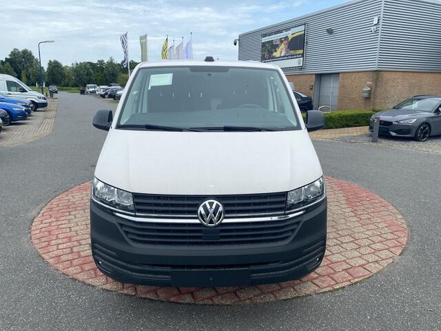 Volkswagen TRANSPORTER 2.0 TDI 110 pk L1H1 28 | Bijrijdersbank | Achterdeuren | A-Camera | Navi via App |