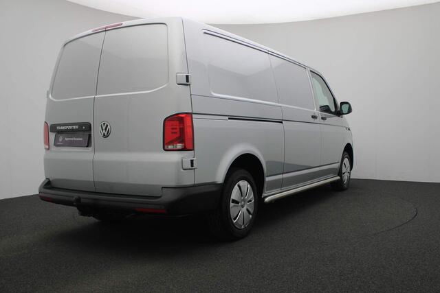 Volkswagen TRANSPORTER 2.0 TDI 150PK DSG L2H1 28 Comfortline | Trekhaak | 3-zits | Parkeersensoren achter | Apple Carplay / Android Auto | Cruise