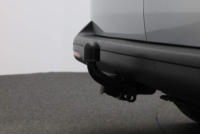 Volkswagen TRANSPORTER 2.0 TDI 150PK DSG L2H1 28 Comfortline | Trekhaak | 3-zits | Parkeersensoren achter | Apple Carplay / Android Auto | Cruise