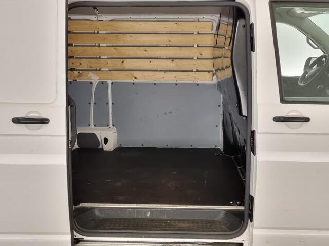 Volkswagen TRANSPORTER 6.1 - 2.0 TDI L2H1 28 Comfortline 150 pk - Navigatie / PDC / Trekhaak