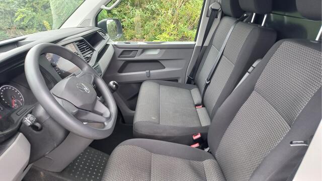 Volkswagen TRANSPORTER 6.1 - 2.0 TDI L2H1 28 Comfortline 150 pk - Navigatie / PDC / Trekhaak