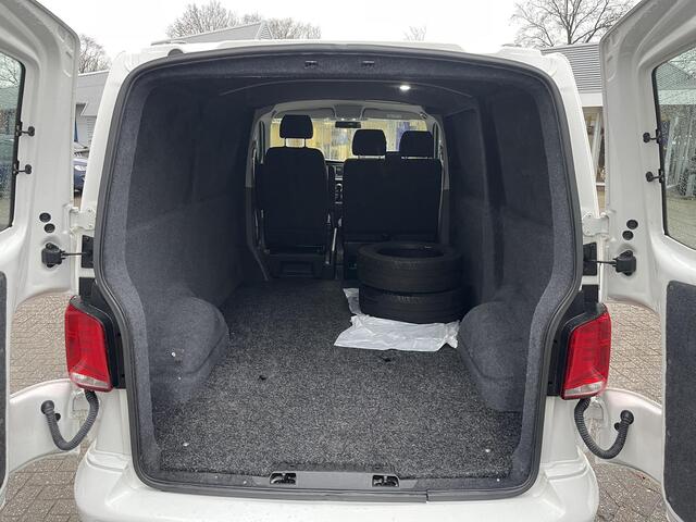 Volkswagen TRANSPORTER 2.0 TDI L1H1 26 Economy Business 90pk SCI Trekhaak | Apple Carplay | Airco | Gestoffeerde laadruimte | Parkeersensoren