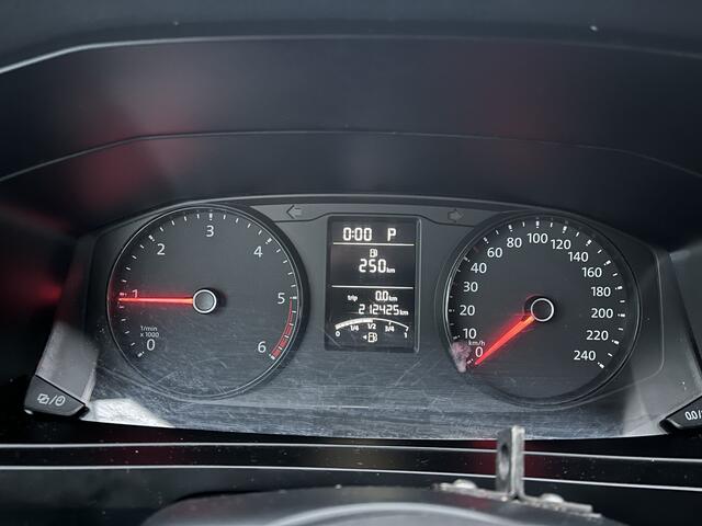 Volkswagen TRANSPORTER Kombi 8-persoons 2.0 TDI DSG Automaat L1H1 BTW en BPM vrij Airco Cruise control Trekhaak PDC 1e eigenaar Euro 6 Combi Personenbus Passenger Groepsvervoer Taxi