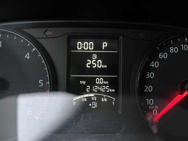 Volkswagen TRANSPORTER Kombi 8-persoons 2.0 TDI DSG Automaat L1H1 BTW en BPM vrij Airco Cruise control Trekhaak PDC 1e eigenaar Euro 6 Combi Personenbus Passenger Groepsvervoer Taxi