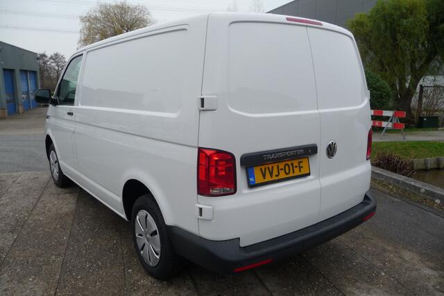 Volkswagen TRANSPORTER 90 pk 2.0 TDI L1H1 26 Economy Business deurtjes, bank, carplay, cruise
