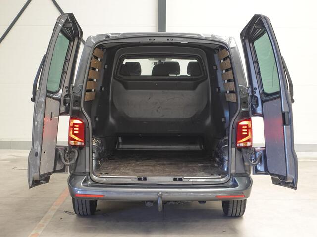 Volkswagen TRANSPORTER 2.0 TDI L2H1 28 Dubbele Cabine Highline Automaat Airco Cruise Control adaptief Parkeersensoren Trekhaak