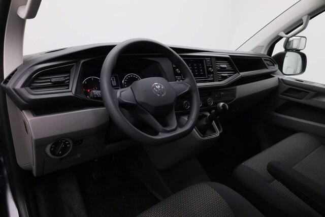 Volkswagen TRANSPORTER 2.0 TDI 110PK L2H1 28 Comfortline | 3-zits | Parkeersensoren achter | Apple Carplay / Android Auto | Cruise | Airco