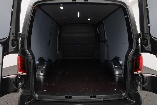 Volkswagen TRANSPORTER 2.0 TDI 110PK L2H1 28 Comfortline | 3-zits | Parkeersensoren achter | Apple Carplay / Android Auto | Cruise | Airco