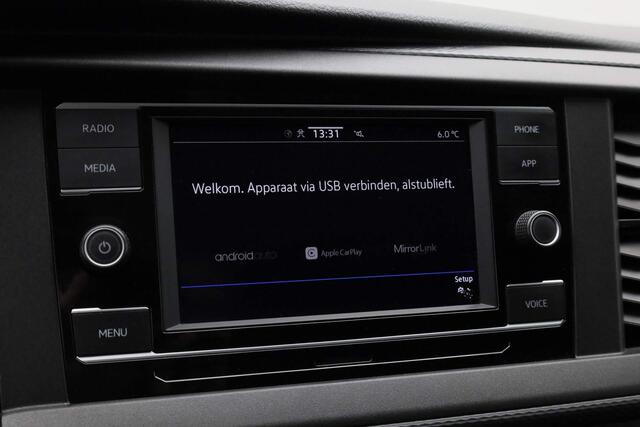 Volkswagen TRANSPORTER 2.0 TDI 110PK L2H1 28 Comfortline | 3-zits | Parkeersensoren achter | Apple Carplay / Android Auto | Cruise | Airco