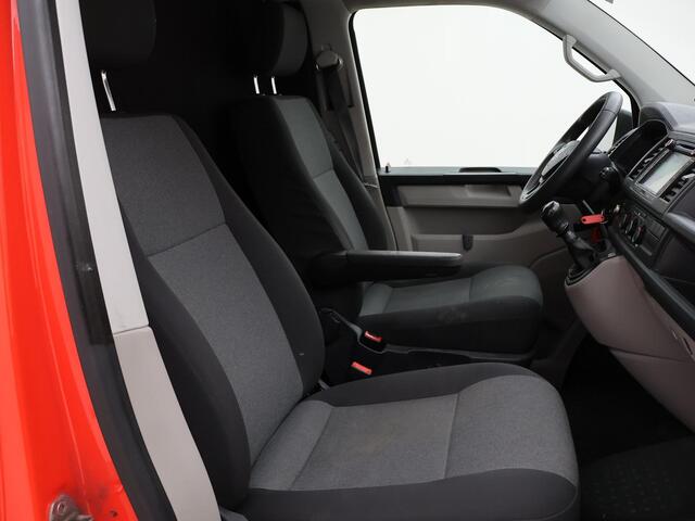 Volkswagen TRANSPORTER 2.0 TSI 150 PK BENZINE L2H2 + 2500 KG TREKHAAK | 2 SCHUIFDEUREN | NAVIGATIE | CAMERA