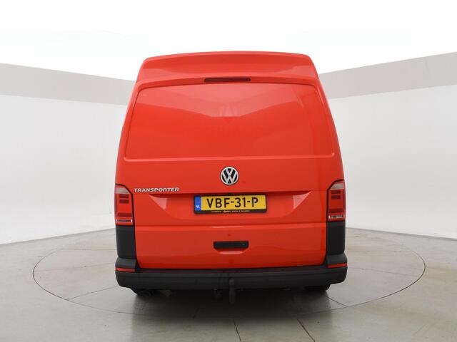 Volkswagen TRANSPORTER 2.0 TSI 150 PK BENZINE L2H2 + 2500 KG TREKHAAK | 2 SCHUIFDEUREN | NAVIGATIE | CAMERA